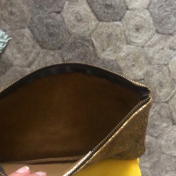 Cynthia Vincent leather embossed gold clutch NWOT comes w yellow dust cover. - Picture 11 of 12